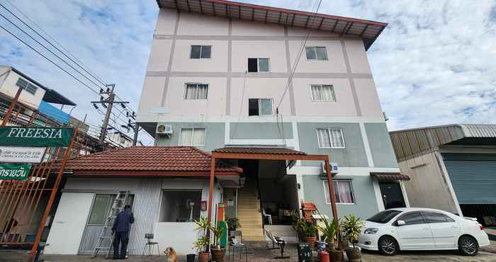 Exterior Freesia Bangphi Guest House