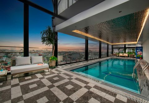 Hồ bơi May De Ville Luxury Hotel & Spa