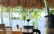 Bar, Cafe and Lounge 4 Tiki Lodge 