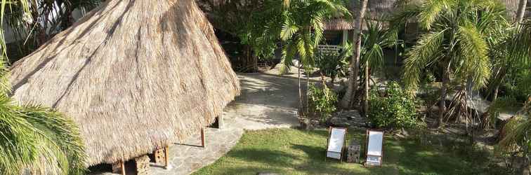 Lobby Tiki Lodge 