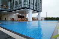 Kolam Renang Danang Han River Hotel