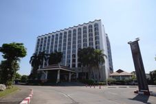 外部的 Napalai Hotel