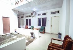 Common Space 6 Prayogo Style Inn by Prayogo III