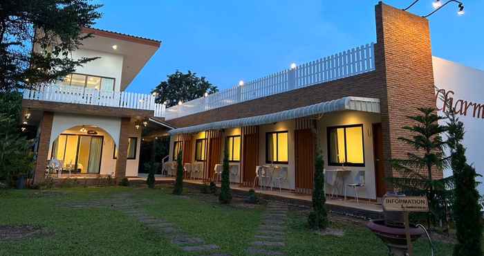 Bangunan Charming Home Resort