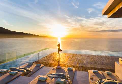 Kolam Renang A La Carte Da Nang Beach