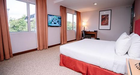 Bedroom 2 Jewels Hotel