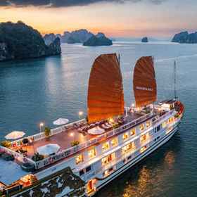 Exterior / Building 1 Indochina Sails Halong Bay , Tuan Chau Ruby Villa Hotels