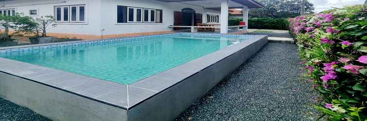 Lobi Mae Rampung Beach House