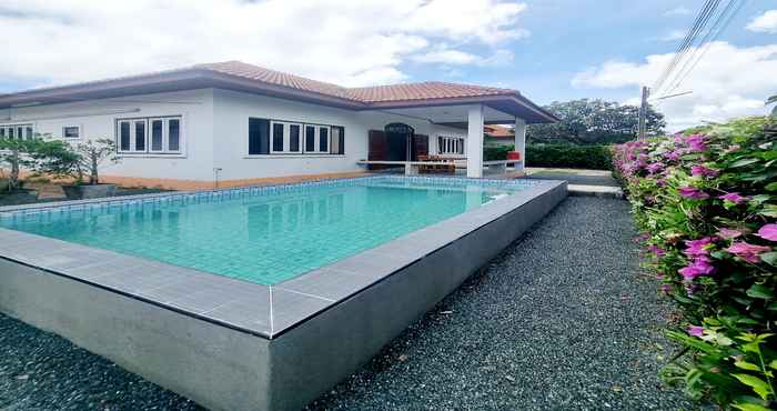 Lobi Mae Rampung Beach House