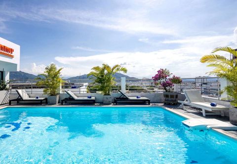 Hồ bơi The Summer Hotel