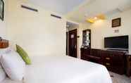 Bedroom 6 Lucasta Saigon Hotel