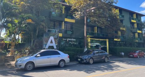 外部的 2 A Budget Hotel