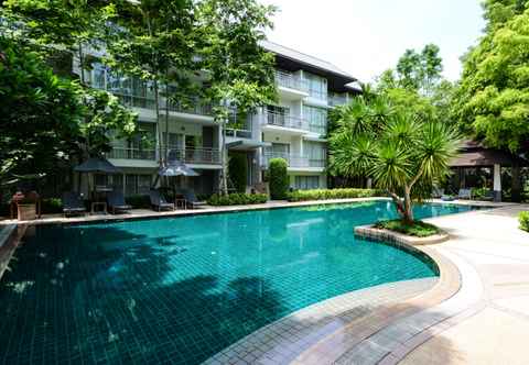 สระว่ายน้ำ The Park Nine Hotel Srinakarin