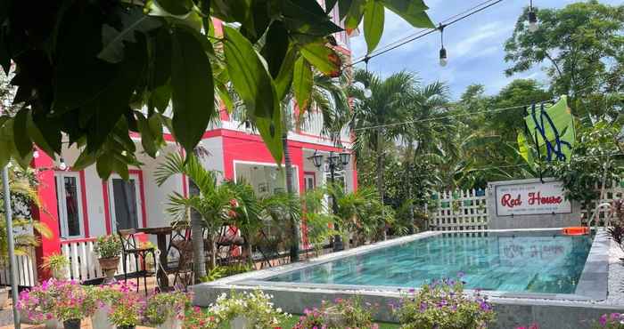 Hồ bơi Red House Homestay - Villa