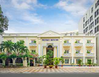 Bên ngoài 2 Petro House Hotel