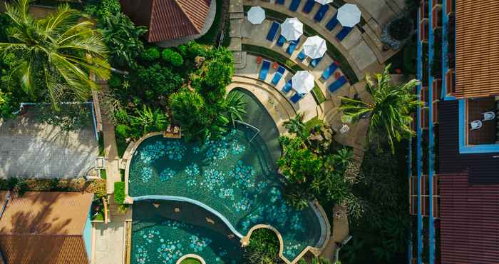Kolam Renang Karona Resort & Spa