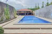 Swimming Pool Hotel Sri Indrawati Puncak Mitra RedDoorz