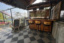 로비 Tanya Baan Bon Doi