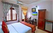 Bedroom 3 Viet Nhat Hotel