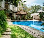 Swimming Pool 2 KJ Hotel Yogyakarta