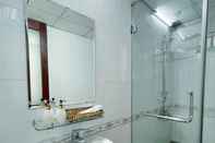 In-room Bathroom One Star Hotel Danang