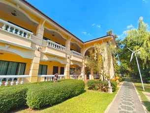Park & Pool Resort, Rp 591.618