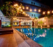 Swimming Pool 7 Atrium Premiere Hotel Cilacap