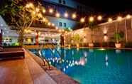 Swimming Pool 7 Atrium Premiere Hotel Cilacap