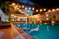 Swimming Pool Atrium Premiere Hotel Cilacap