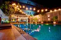 Swimming Pool Atrium Premiere Hotel Cilacap