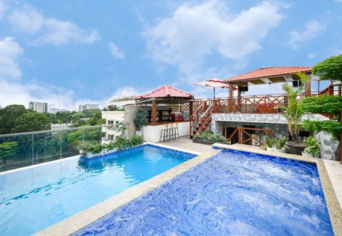 Swimming Pool California Saigon Hotel & Rooftop Pool