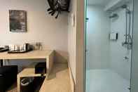 Toilet Kamar WE Terminal Hotel