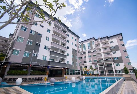 Swimming Pool D'Embassy Serviced Residence Suites
