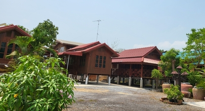 Exterior 4 The Little Lopburi Village