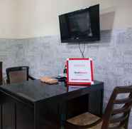 Lobby 2 RedDoorz @ Omah Wetan Sawojajar Malang