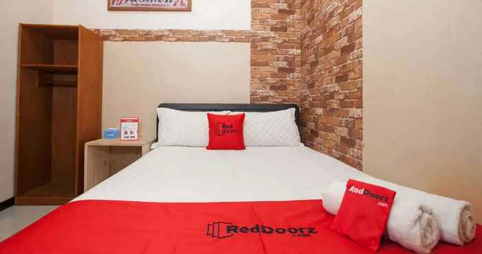 Bedroom RedDoorz @ Omah Wetan Sawojajar Malang