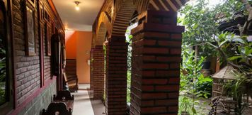 기타 5 RedDoorz @ Omah Wetan Sawojajar Malang