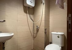 In-room Bathroom 6 MR Apartemen Margonda Residence 3