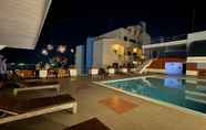 Swimming Pool 2 Highfive Hotel
