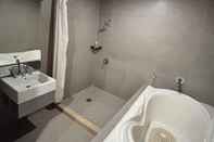 In-room Bathroom Royal Suite Hotel