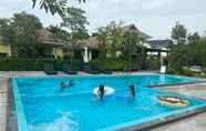 สระว่ายน้ำ 4 Thipburee Resort