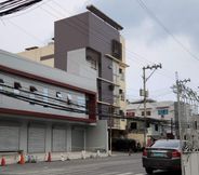 Exterior 2 Lorenzzo Suites Hotel Makati