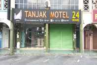 Luar Bangunan OYO 90937 Tanjak Hotel