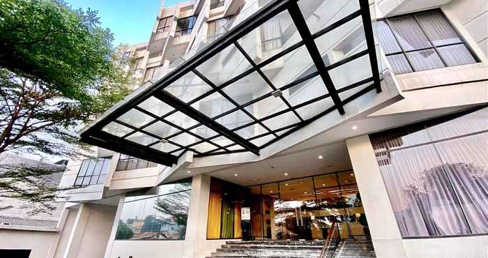 Luar Bangunan Hotel Rivoli Senen Jakarta