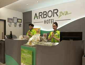 Lobi 2 Arbor Biz Hotel Makassar