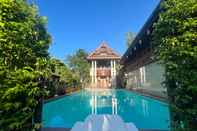 สระว่ายน้ำ Pha Thai House