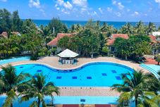 スイミングプール Hawaii Resort Phu Quoc