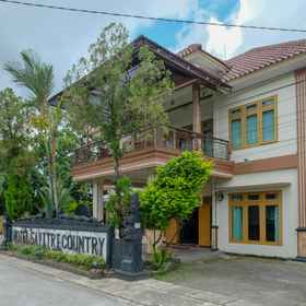 Exterior / Building 1 RedDoorz @ Savitri Hotel, Khách sạn Mbok Berek Ny. Nur Bedjo (Mulungan Kulon KM 8)