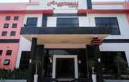 Exterior 2 Urbanview Hotel Anggraeni Jatibarang