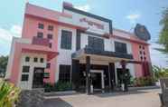 Exterior 3 Urbanview Hotel Anggraeni Jatibarang